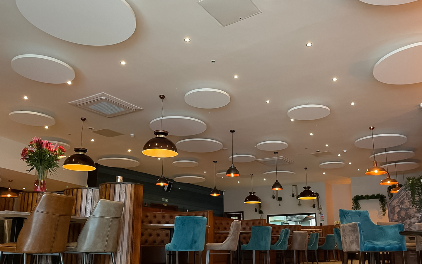 Ecophon Solo installed in a restaurant dining room