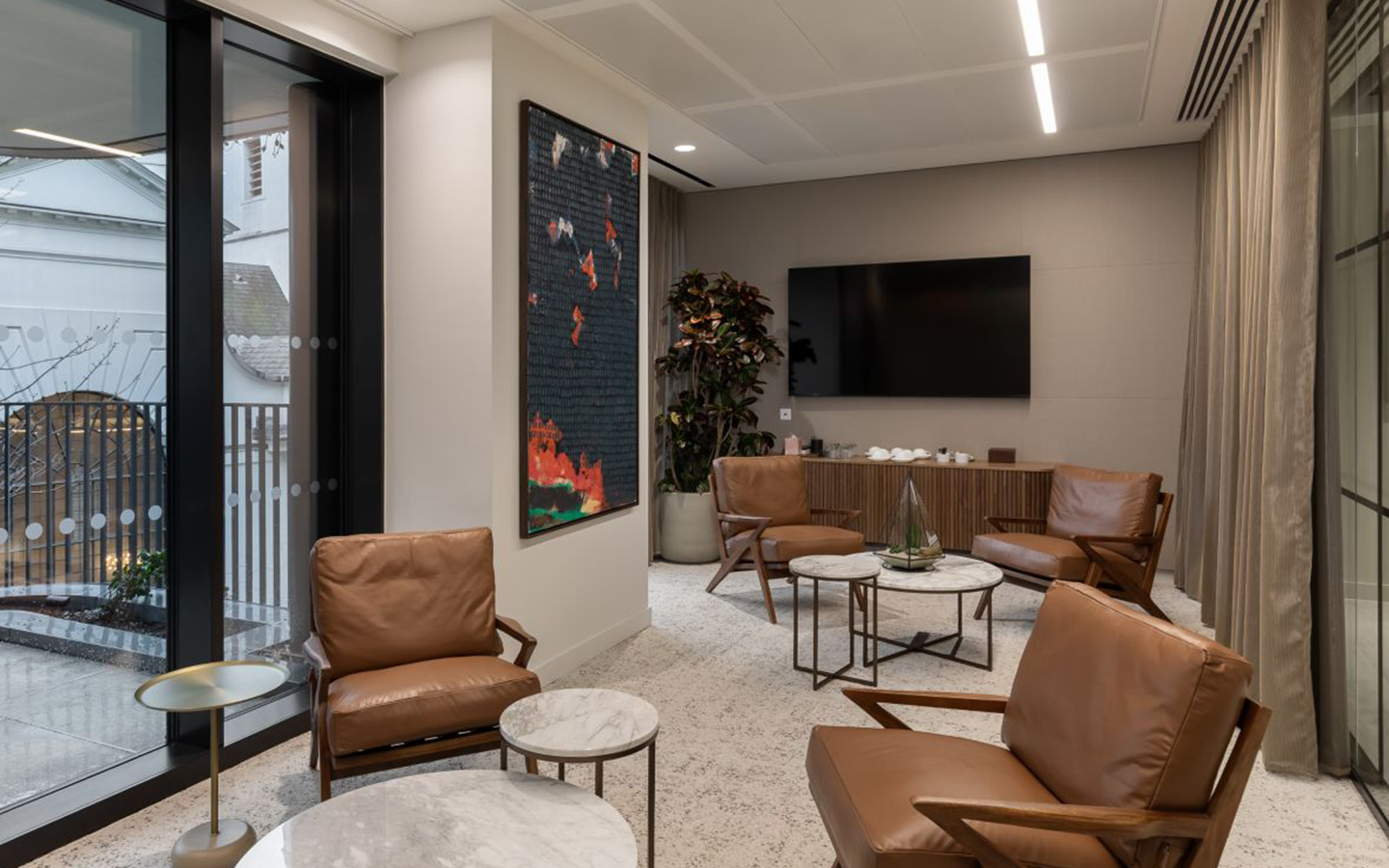 Tenso Wall installed in a meeting room
